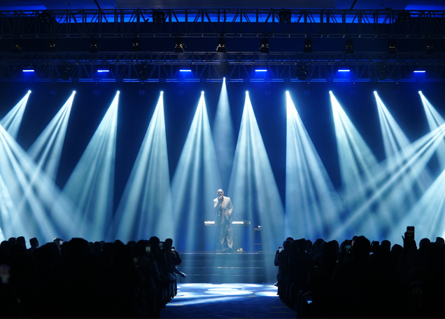 AN EVENING WITH BRIAN MCKNIGHT
